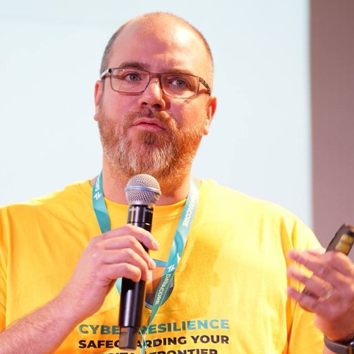 Luc, ingénieur infrastructure & développeur freelance